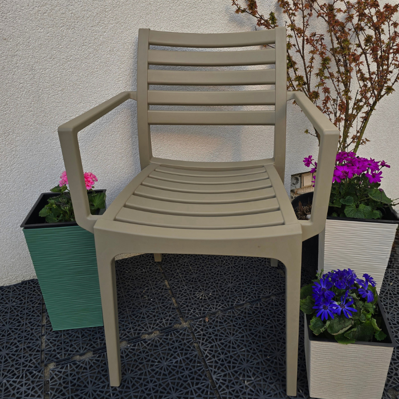 Baštenska stolica Capri